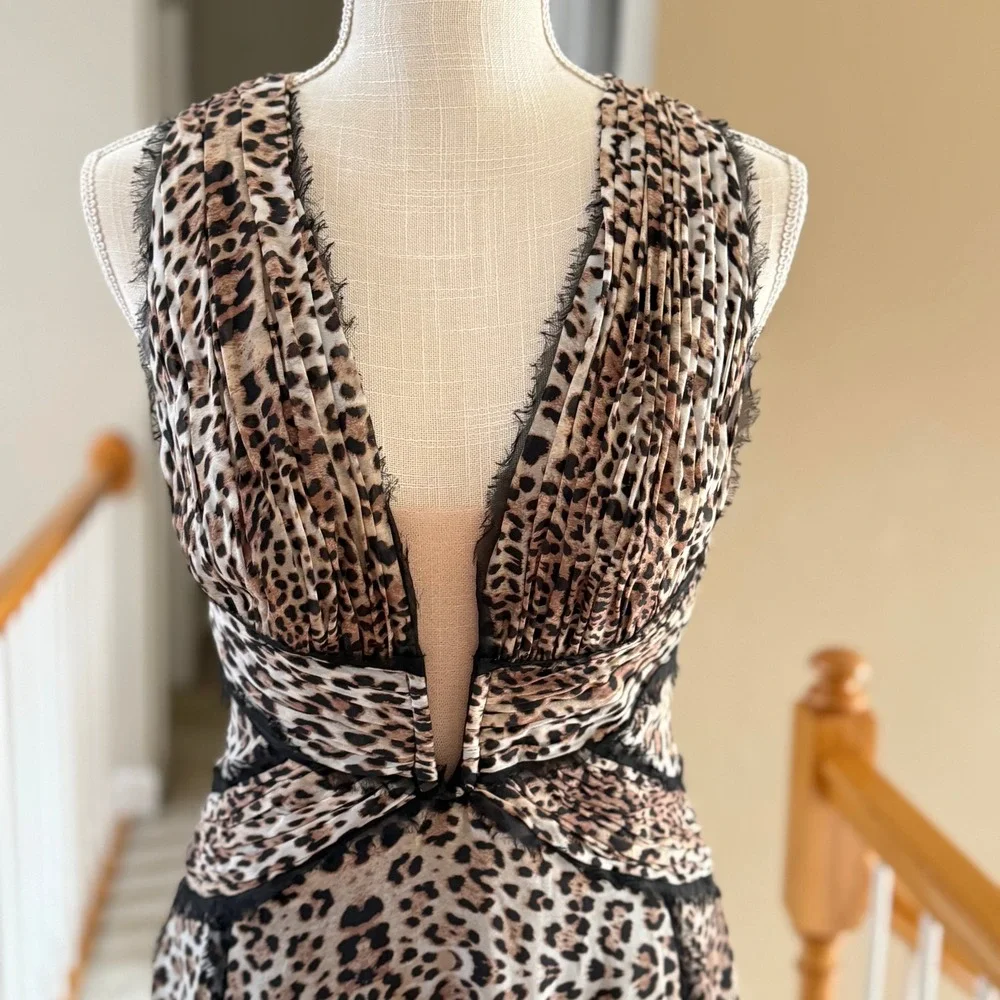 Mandalay Evening Gown Grey Leopard Print Silk V-Neck Maxi Evening Dress - Picture 3 of 16